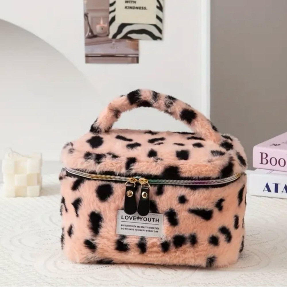 {NEW} Light Pink Leopard Print Plush Cosmetic Case - Picture 3 of 5